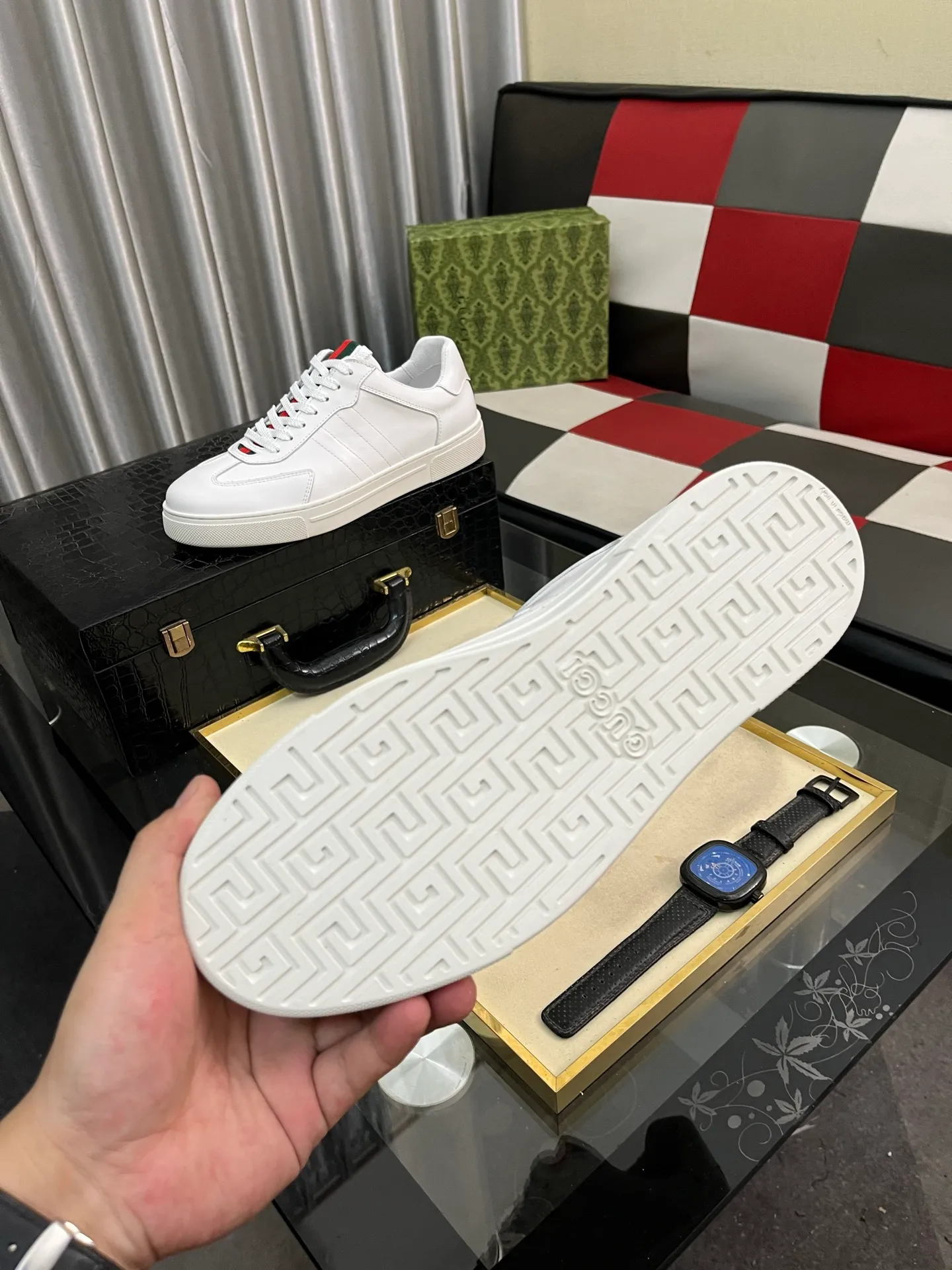 Men's shoes 💰400⌚️⌚️Gucci •Gucci original quality.~ Unique modern style sneakers. 🏃A must-have casual shoe for trendy men😍😍 Original brand imported from Italy, imported original leather, sheep lining (refuses to discolor and grind feet) Sole: Original sole provided by the original factory, French lazy style design ⚠️Fit to the feet, original quality, super comfortable original sole. Just like shooting the real thing🎬The real thing is better, code number: 38-442️⃣colors available